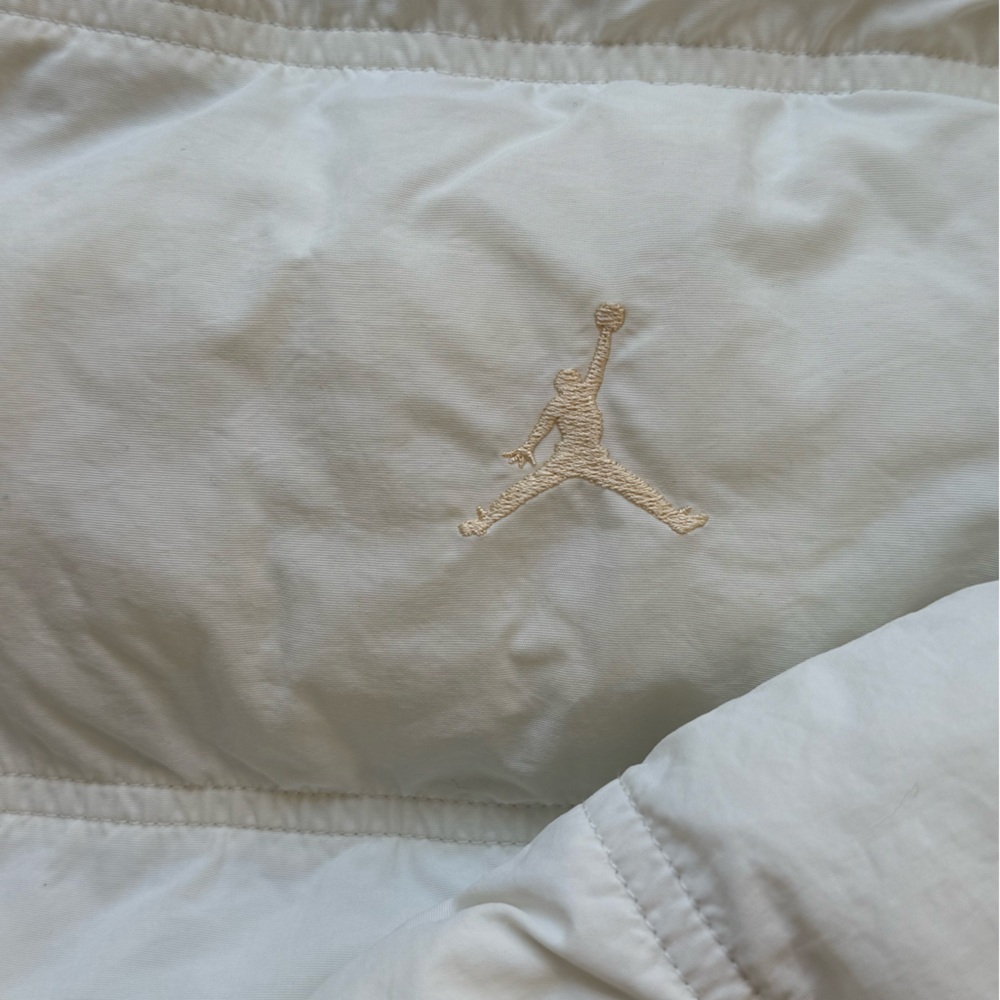 Nike Jordan White Puffer  Jscket with Tan Hood ,Unisex NWOT size XL YOUTH - Picture 9 of 16